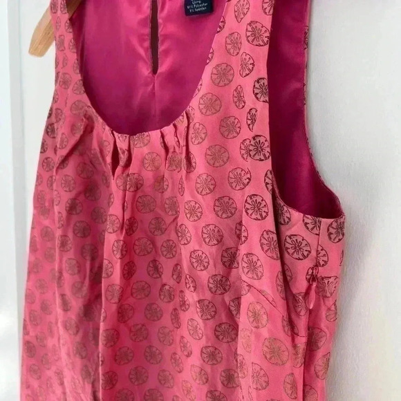 Vineyard Vines Silk Top. Pink with Sand Dollars. Sleeveless - Picture 3 of 8